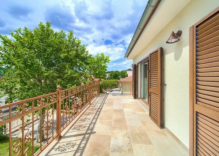 Toic Villa *